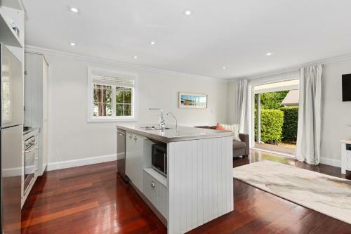 Jandal House - Russell Holiday Home