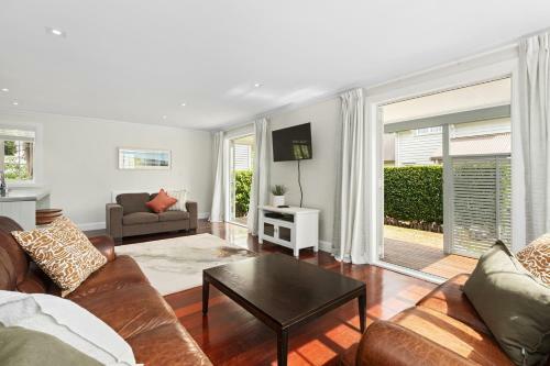 Jandal House - Russell Holiday Home