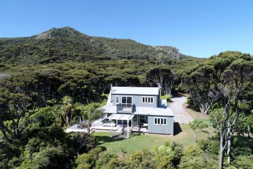 Frosty's Retreat - Great Barrier Island Holiday Home
