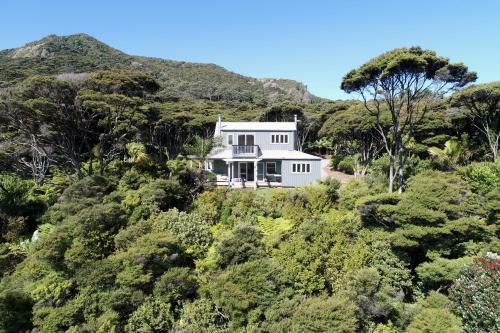 Frosty's Retreat - Great Barrier Island Holiday Home