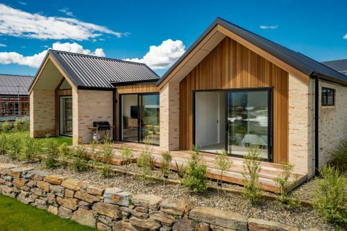 Alpine Bliss - Wanaka Holiday Home