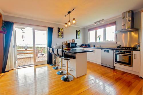 Chime Cottage - Riverton Holiday Home