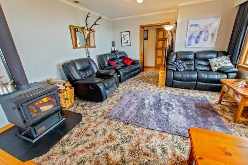 Chime Cottage - Riverton Holiday Home