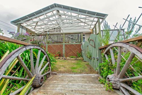 Chime Cottage - Riverton Holiday Home