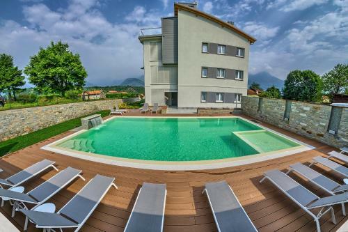 Rainbow Holiday Apartments Lake Como