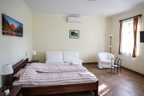 Hostal Szarvas Apartman - Jakuzzis Vend�gh�z M�ny