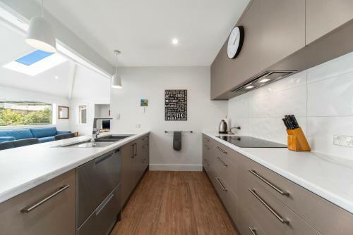 Rogers Retreat - Kinloch Holiday Home