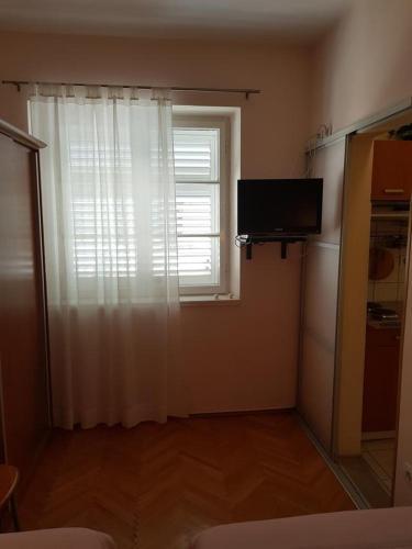 Apartments With A Parking Space Makarska - 16521