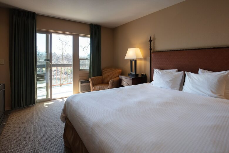 Hotel Riverside Inn