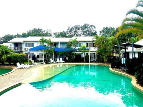 Apartment In 4* Resort - Pool Views - Great Location