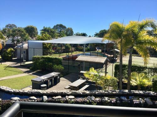 Apartment In 4* Resort - Pool Views - Great Location