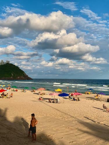 Apartamento Lindo Apto Com Piscina A 150m Da Praia Do Tombo