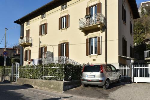 Lora Como Apartment