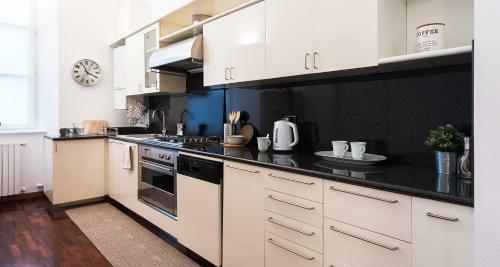 Apartamento Altido Superb And Chic Flat In Viale Geno, Como Lake
