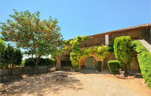 Four-bedroom Holiday Home In Uzes