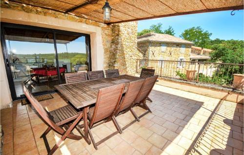 Four-bedroom Holiday Home In Uzes