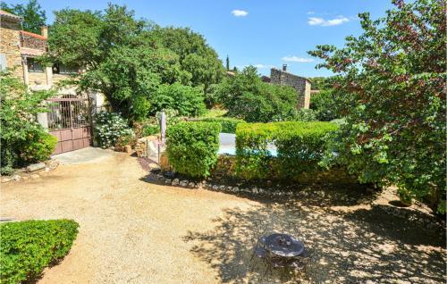 Four-bedroom Holiday Home In Uzes