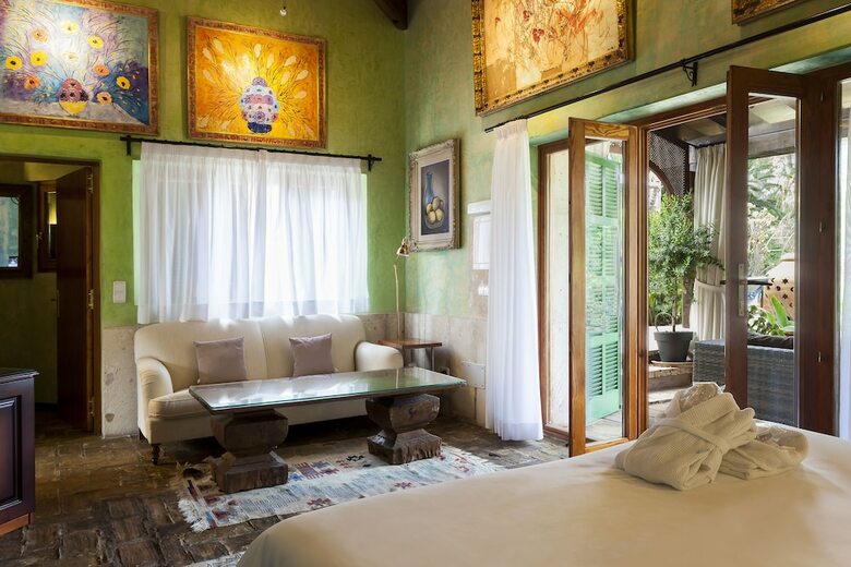 Agroturismo Es Revellar Art Resort