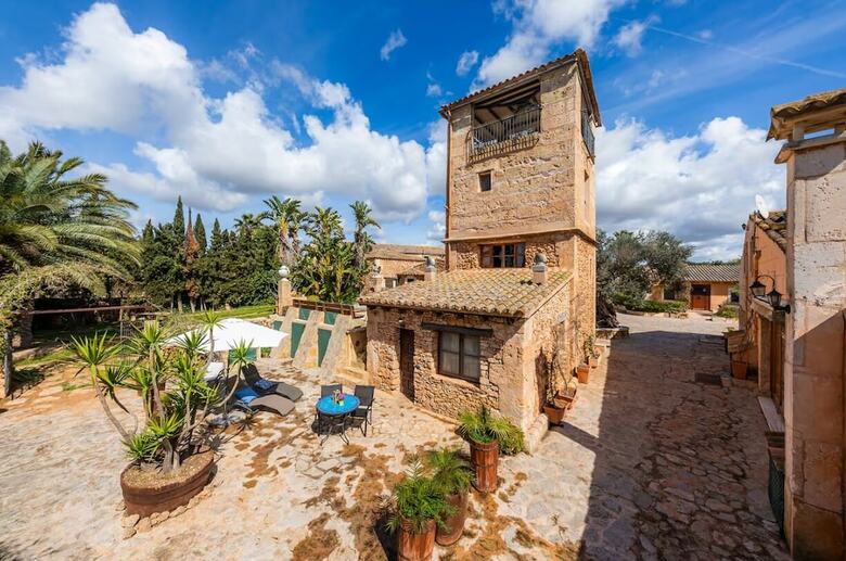 Agroturismo Es Revellar Art Resort