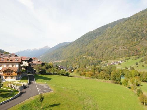 Authentic Apartment In Commezzadura With Garden