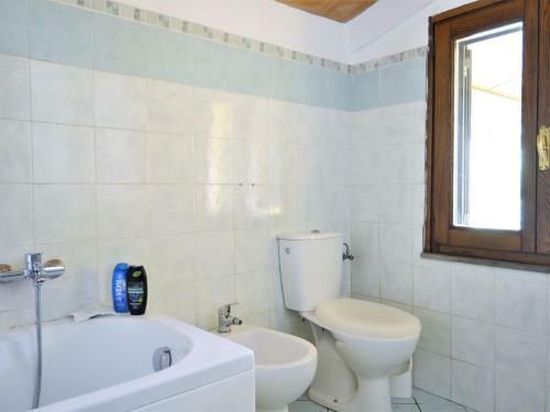Pleasant Holiday Home In Gallicano With Garden