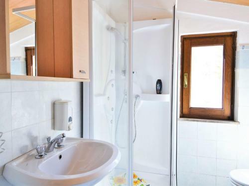 Pleasant Holiday Home In Gallicano With Garden