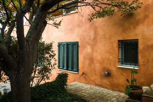 Luxury Hilltop Villa 200m From The Beach