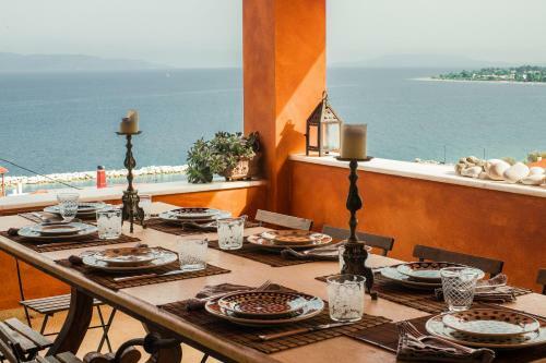 Luxury Hilltop Villa 200m From The Beach