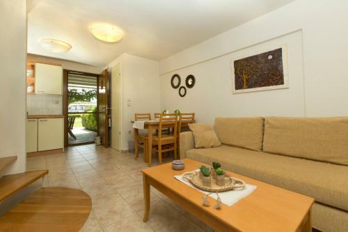 F & B Summer Collection - Villa Dihtia On The Sea