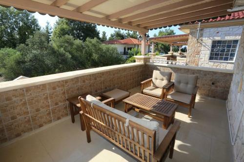 Villa Argo 3 - Beachfront, Big Gardens, Location!