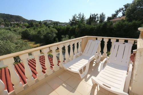 Villa Argo 3 - Beachfront, Big Gardens, Location!