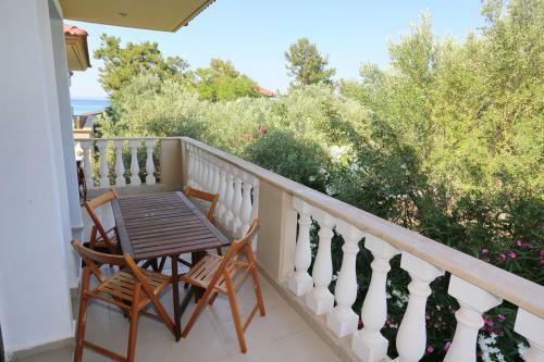 Villa Argo 3 - Beachfront, Big Gardens, Location!