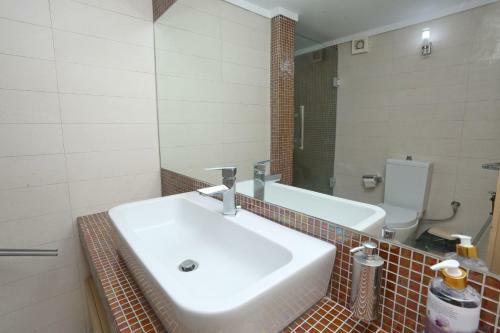 Villa The View - Beachfront, 5 Bedrooms, Bbq, View