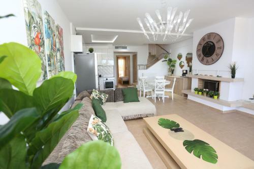 Villa The View - Beachfront, 5 Bedrooms, Bbq, View