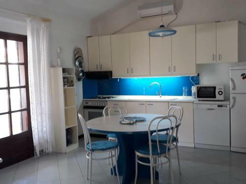 Spacious House 100 Metres From The Beach