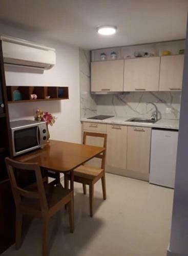 Spacious House 100 Metres From The Beach