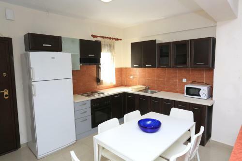 Villa Argo 2 - Beachfront, Big Gardens, Location!