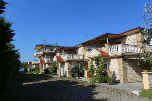 Villa Argo 2 - Beachfront, Big Gardens, Location!