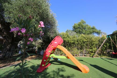 Villa Argo 2 - Beachfront, Big Gardens, Location!