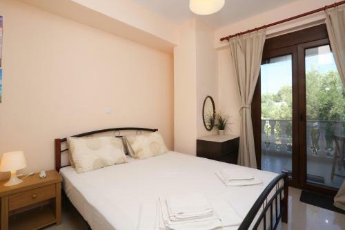 Villa Argo 2 - Beachfront, Big Gardens, Location!