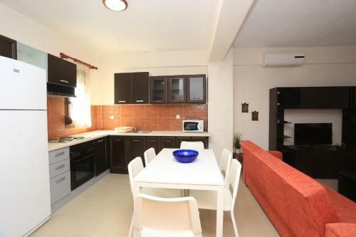Villa Argo 2 - Beachfront, Big Gardens, Location!