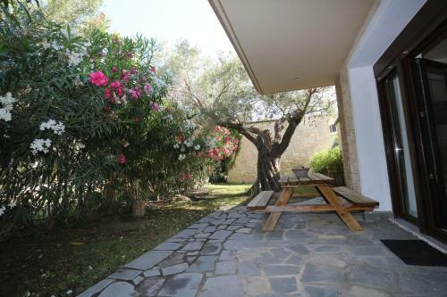 Villa Argo 2 - Beachfront, Big Gardens, Location!