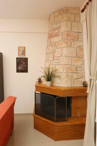 Villa Argo 2 - Beachfront, Big Gardens, Location!