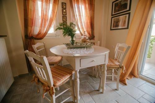 Dreamcatcher Luxury Villa, 1 Min Walk To Beach