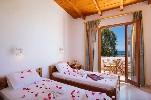 Hostal Preveli Crete - Dionysos Tavern & Rooms