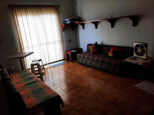 Apartamento Pequeno Com Varanda Praia Grande