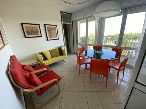 Apartment With Two Terraces Facing The Sea Next To The Beach
