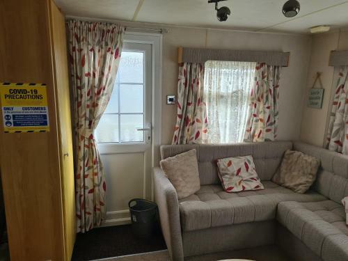 6 Berth On Seaview (fanfare)