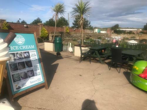 Apartamento 4 Bedrooms Holiday Caravan