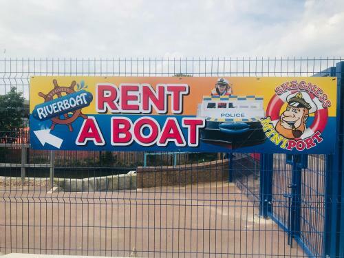 Apartamento 4 Bedrooms Holiday Caravan